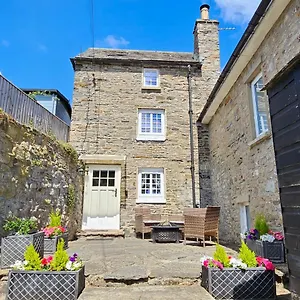 puzzle-cottage-quirky-and-unique-cottage-for-2.yorkshirehotels.net/